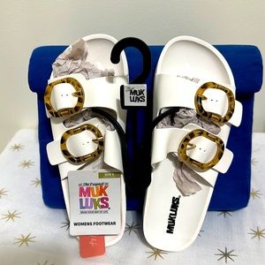 NWT MukLuks Size 9 Slip On